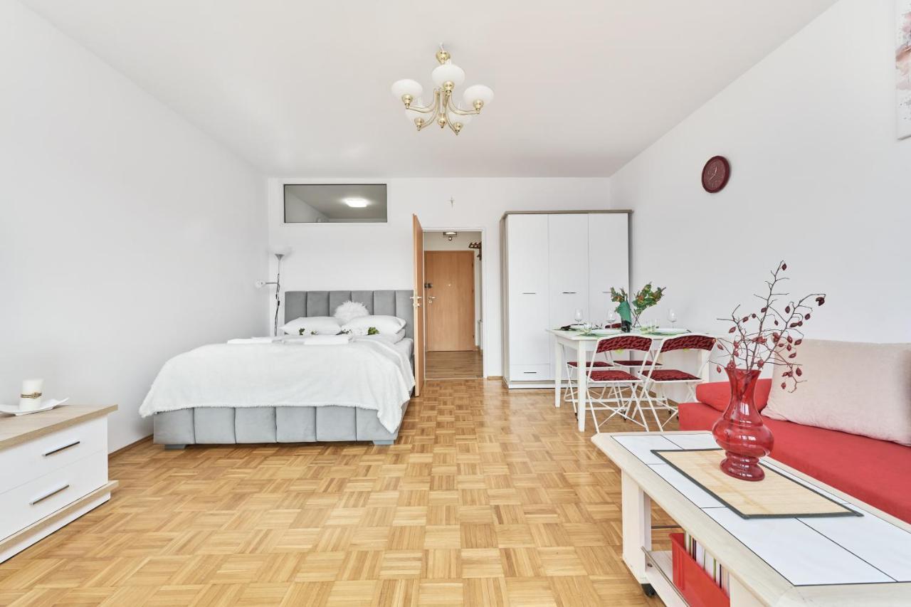 Apartments Wroclaw Legnicka By Noclegi Renters Esterno foto